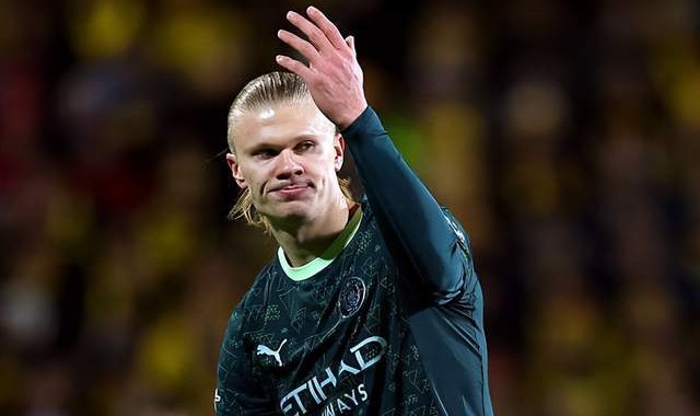 1-3！哈兰德8场1球持续低迷，金球先生染红，曼城制造欧冠大冷